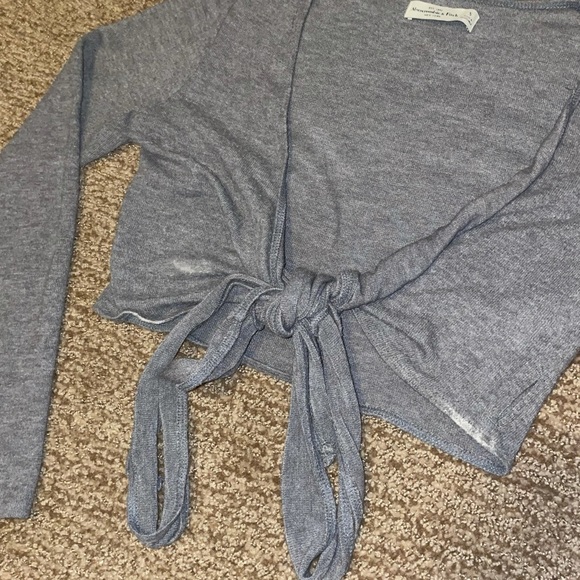 Abercrombie & Fitch Long Sleeve Crop Top - Picture 2 of 4